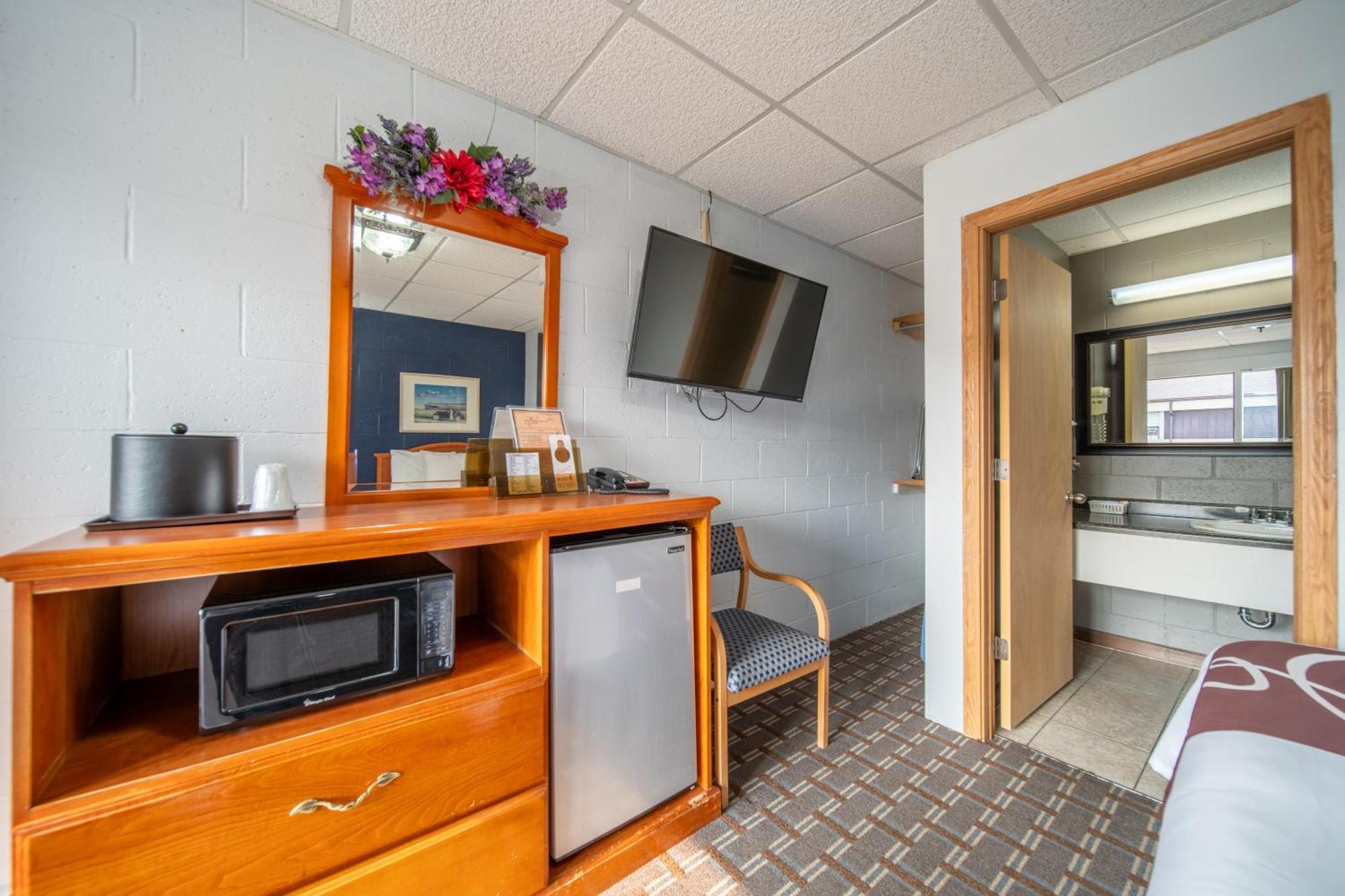 Sleep-Ees Inn, Saginaw & Frankenmuth Экстерьер фото