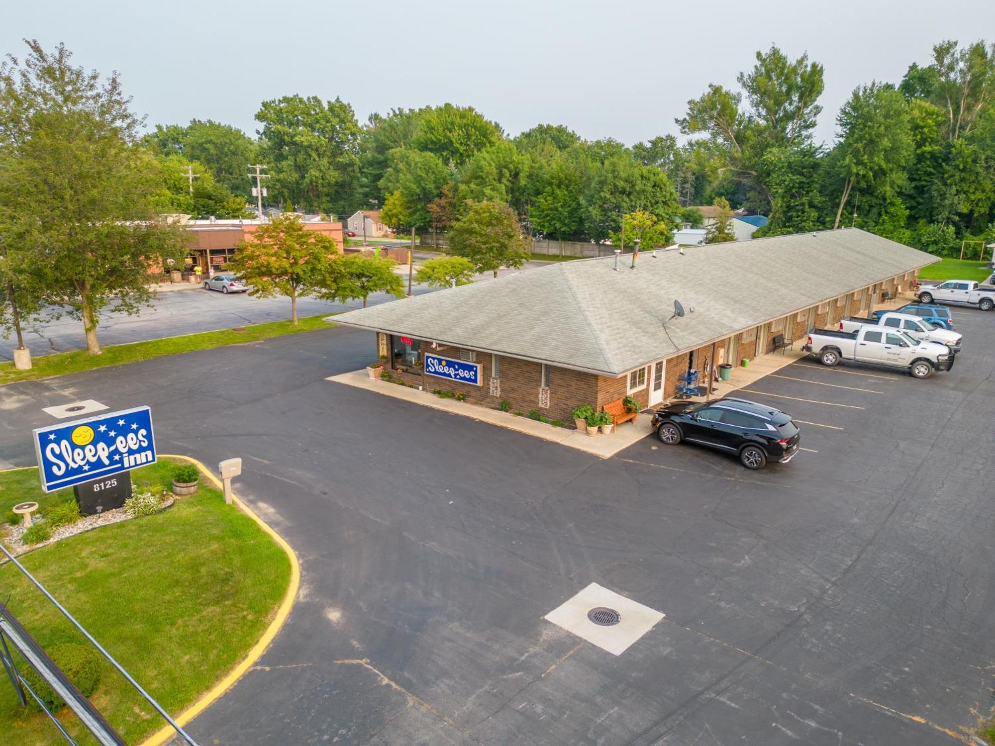 Sleep-Ees Inn, Saginaw & Frankenmuth Экстерьер фото