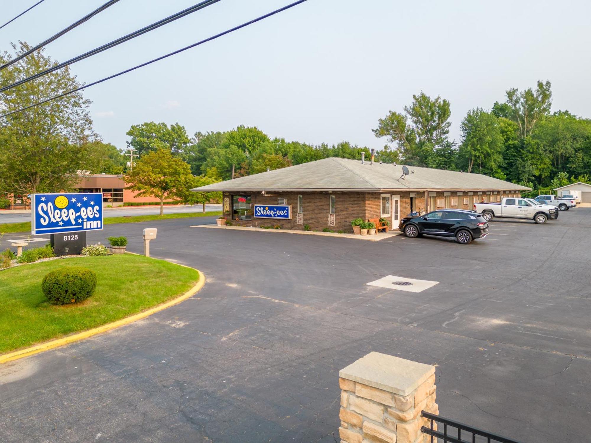 Sleep-Ees Inn, Saginaw & Frankenmuth Экстерьер фото